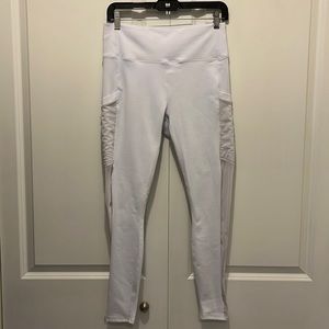 Fabletics White Leggings with Mesh Side Pockets on Thigh